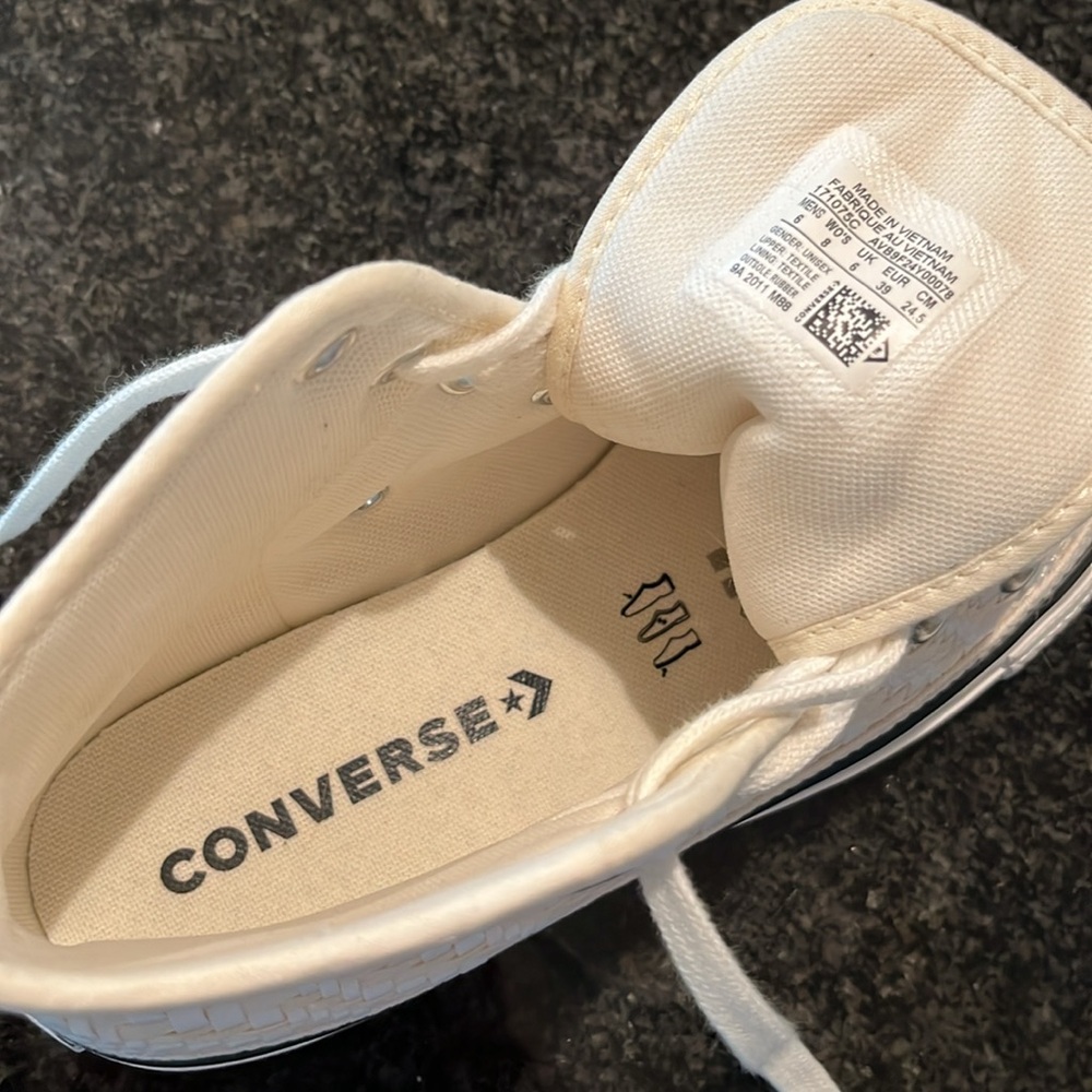 Converse Chuck High Top NWOT - Picture 10 of 11